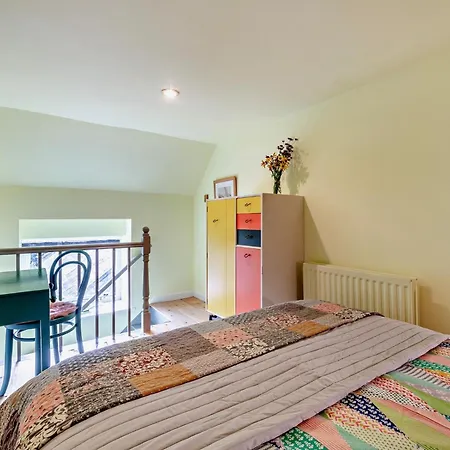 1 Bed In Robin Hoods Bay G0191 *