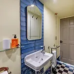 1 Bed In Whitby Oc-g0191 *