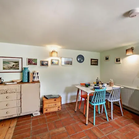 1 Bed In Whitby Oc-g0191